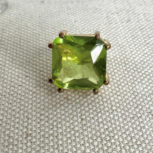 Peridot Costume Stud Earrings Pair Square Princess Cut Gemstone Gold Tone Metal - Picture 6 of 7